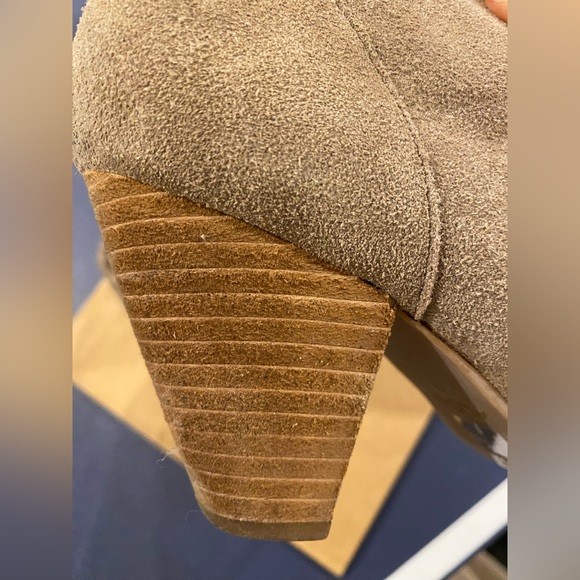 ALDO • Booties - Picture 2 of 3